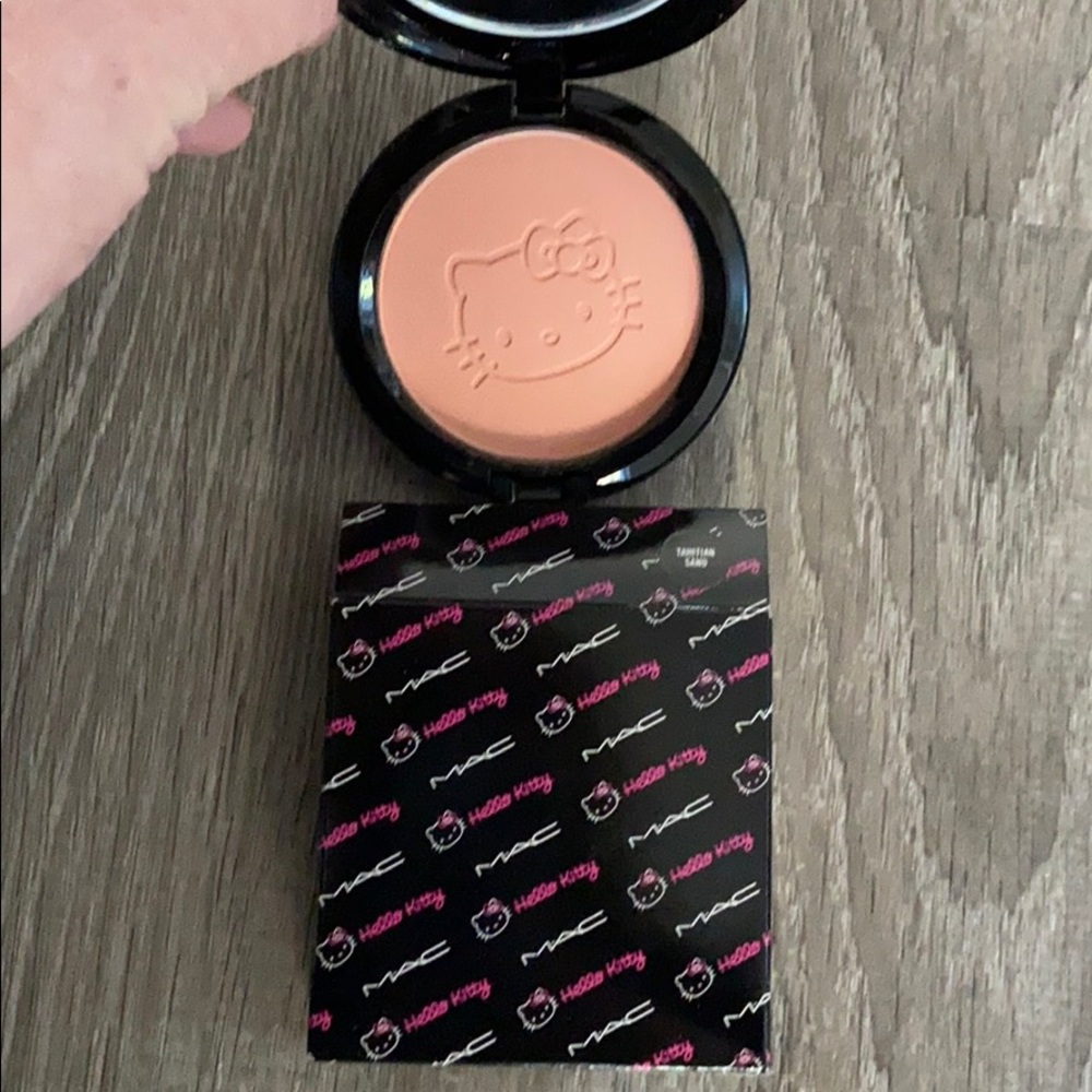 Hello kitty collection beauty powder Tahitian Sand